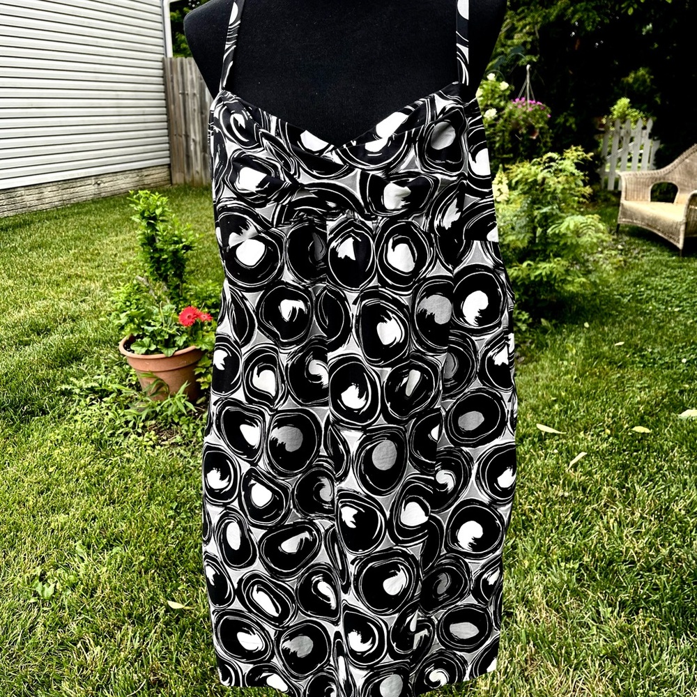 New York & Company Black and White Circular Print Dress